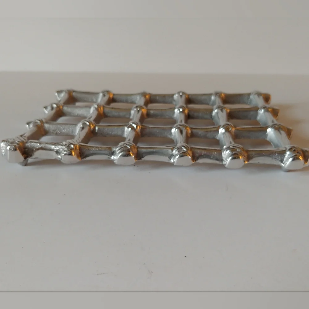 Silver Decorative Grid Hot Plate